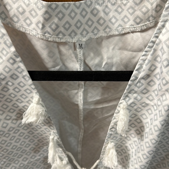 Women’s Top - Picture 3 of 4